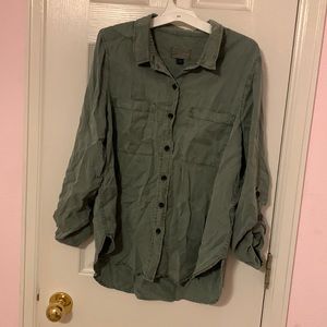 Universal Thread green button down shirt. Size M.